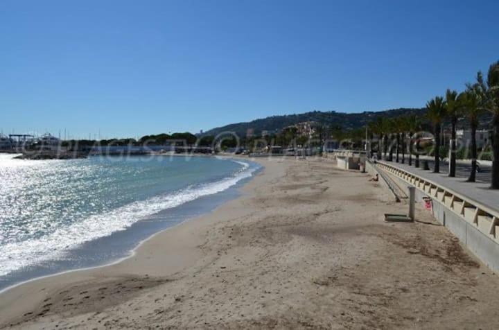 F1 A 5 Minutes Des Plages Et De La Gare Валорис Екстериор снимка