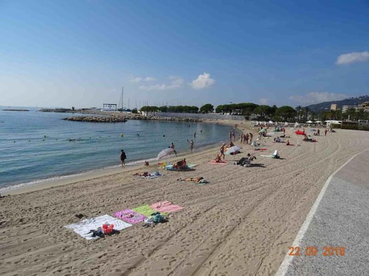 F1 A 5 Minutes Des Plages Et De La Gare Валорис Екстериор снимка